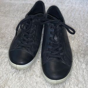 Black pleather sneakers